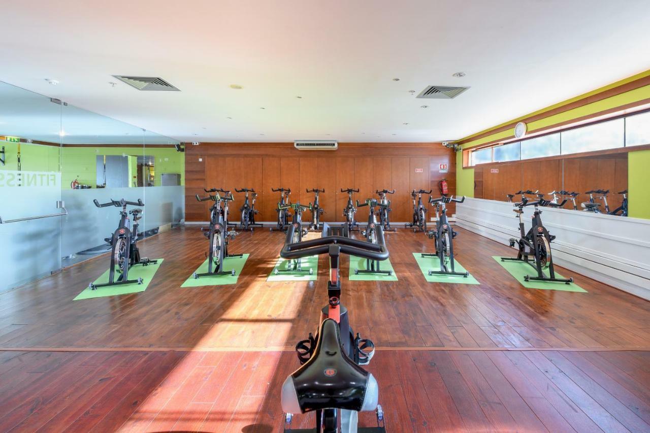 페스타나 빌라 솔 골프 앤 리조트 호텔 빌라모라 외부 사진 A spinning class at a hotel