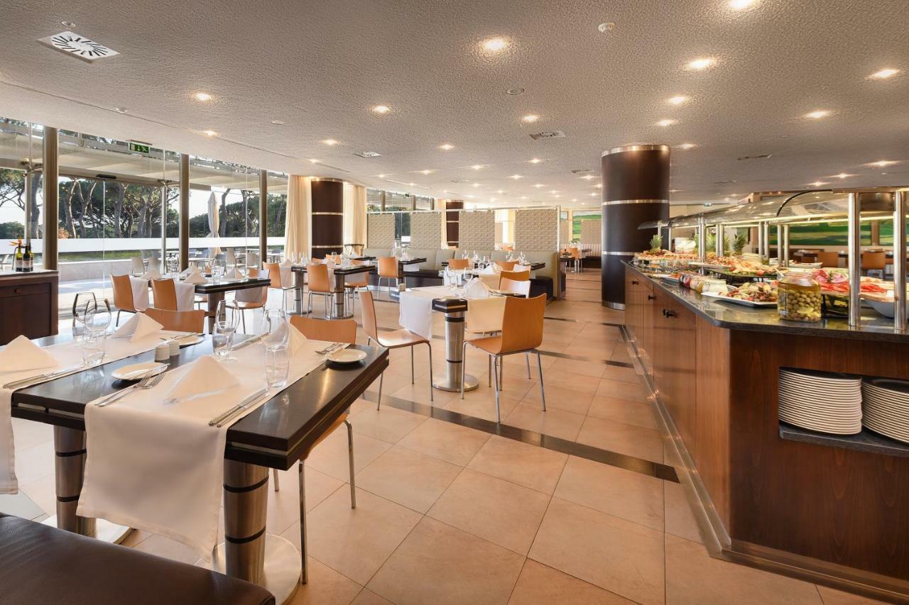 페스타나 빌라 솔 골프 앤 리조트 호텔 빌라모라 외부 사진 The restaurant