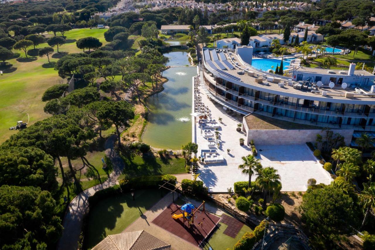 페스타나 빌라 솔 골프 앤 리조트 호텔 빌라모라 외부 사진 Aerial view of the hotel