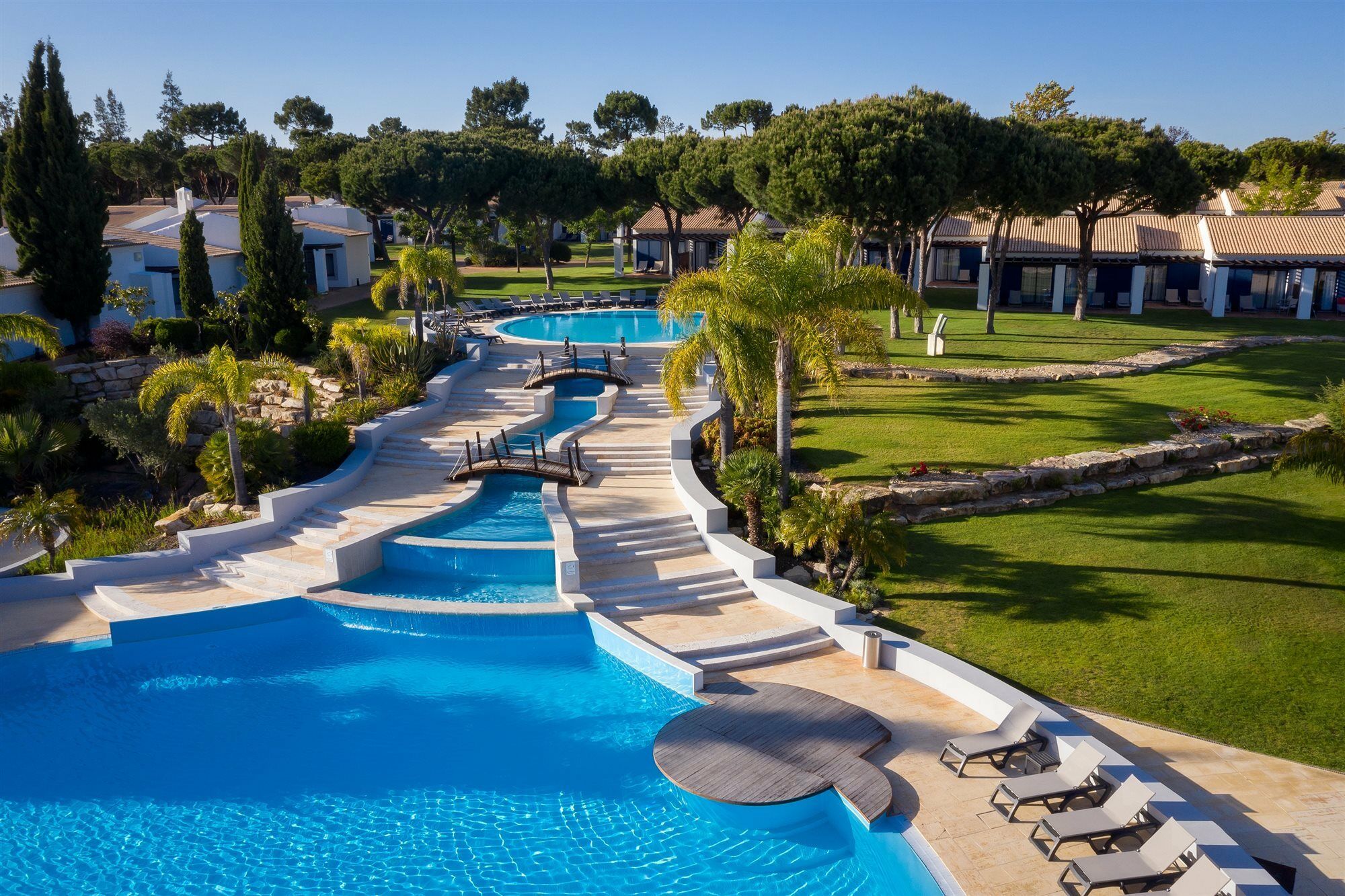 페스타나 빌라 솔 골프 앤 리조트 호텔 빌라모라 외부 사진 The resort's swimming pool