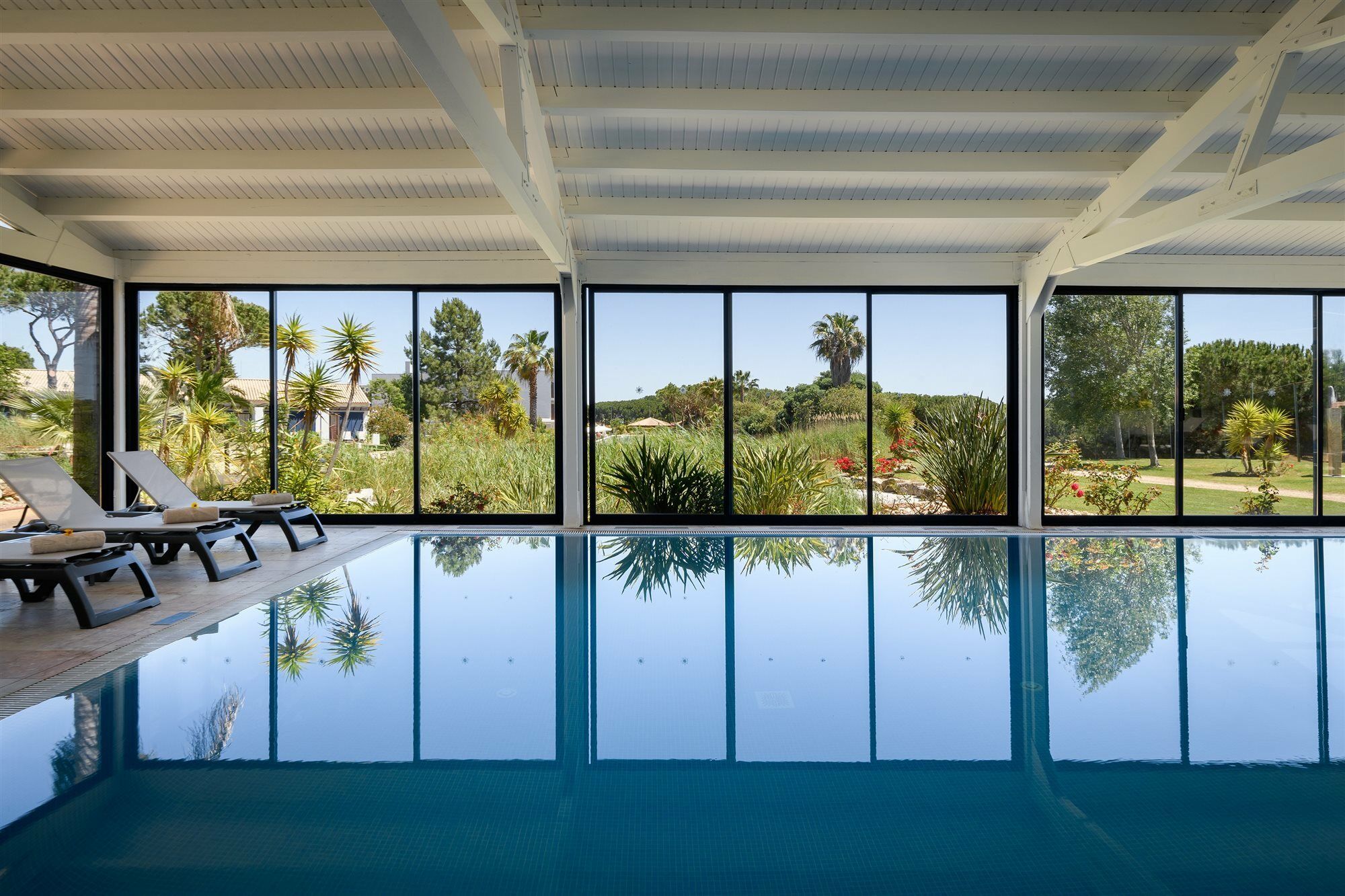 페스타나 빌라 솔 골프 앤 리조트 호텔 빌라모라 외부 사진 The swimming pool at the clubhouse