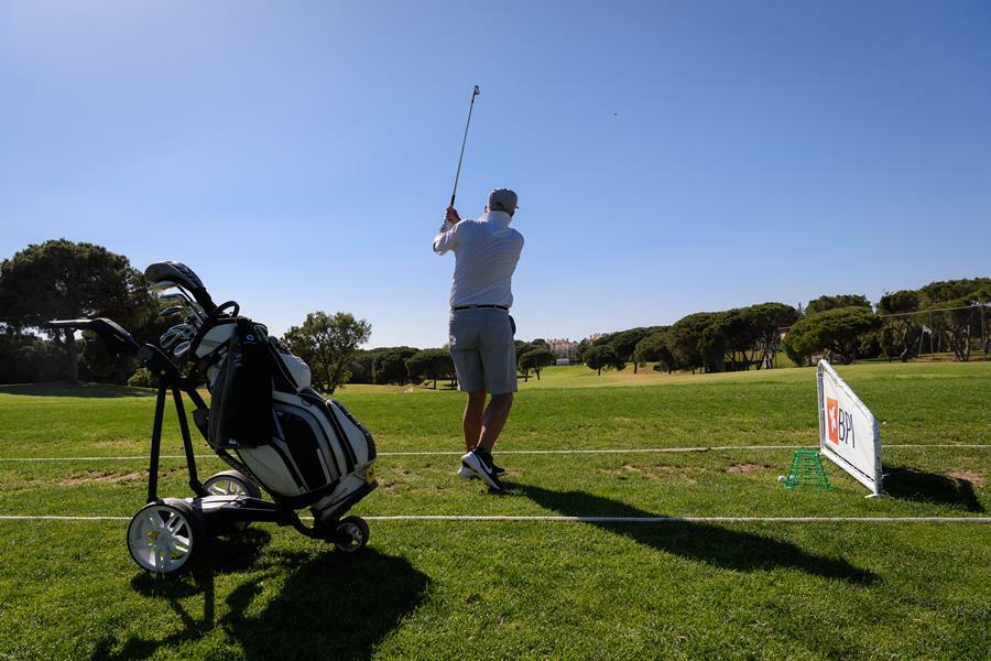 페스타나 빌라 솔 골프 앤 리조트 호텔 빌라모라 외부 사진 Golf player at the 2011 Open de France