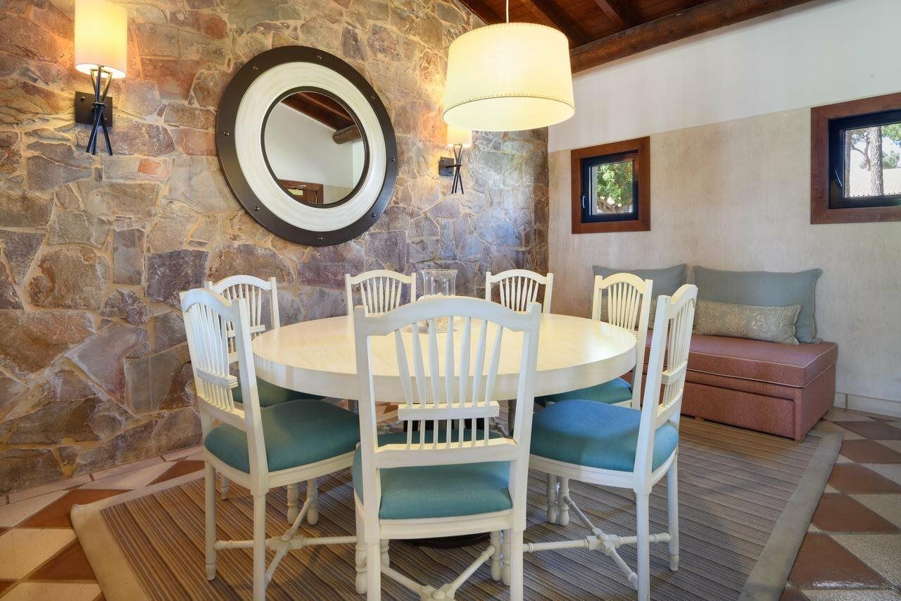 페스타나 빌라 솔 골프 앤 리조트 호텔 빌라모라 외부 사진 A dining room